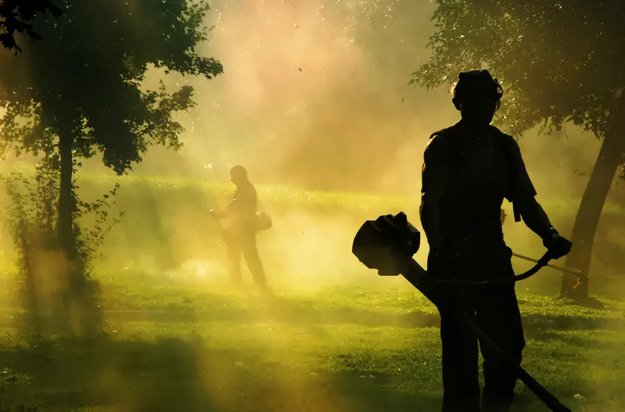Reliable Lawn Maintenance Service in Orillia, ON Reliable Lawn Maintenance Service in Orillia, ON